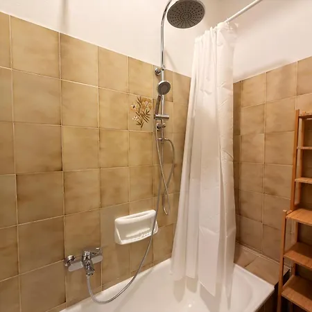 Historic Downtown 2 Bedrooms & Private Parking Apartman *