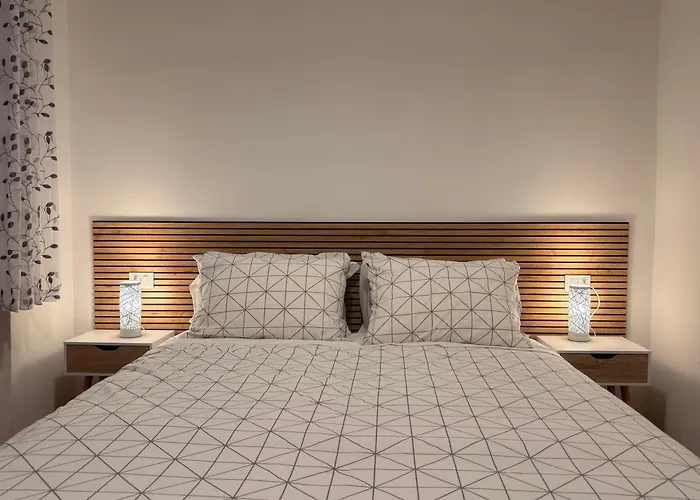 Apartman Historic Downtown 2 Bedrooms & Private Parking *